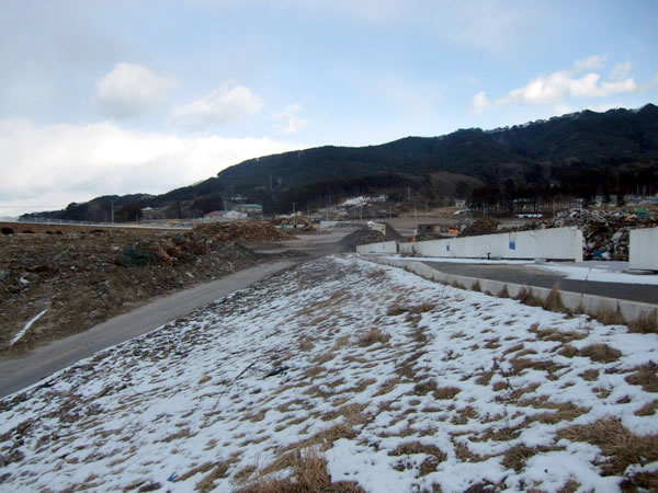 鯨と海の科学館前（山田町瓦礫集積所）