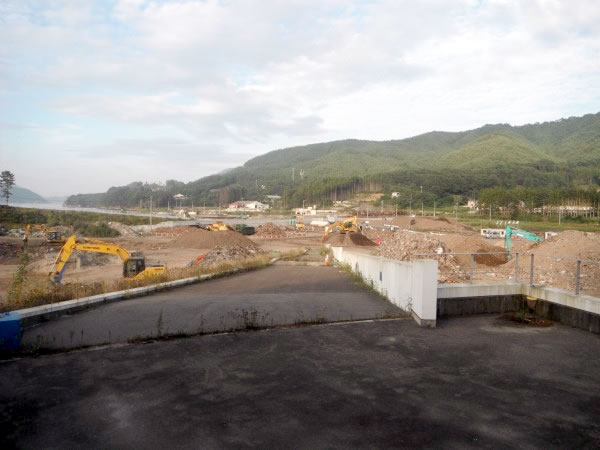 鯨と海の科学館前（山田町瓦礫集積所）