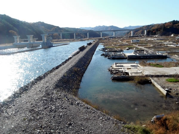 織笠川堤防