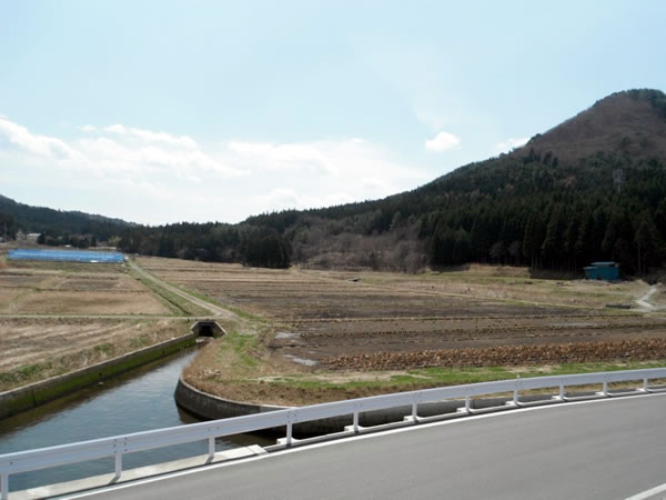 大浦地区　堤防より振り返って