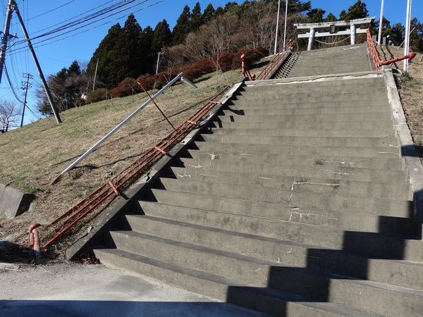 魚賀波間神社正面階段