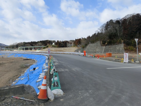 織笠小学校への入口