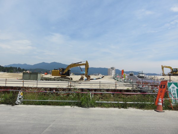 陸中山田駅裏側より