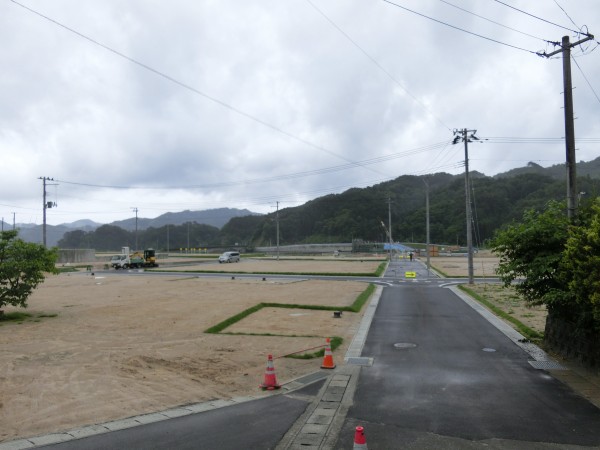 織笠小学校前より