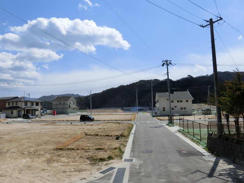 織笠小学校前より