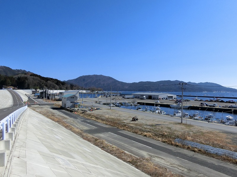 大沢漁港（乗り上げ道路より）